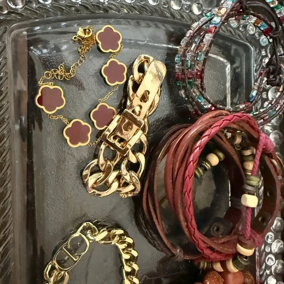 Elegant Gold and Brown Women's Jewelry Lot - Picture 2 of 4